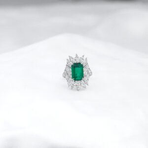Green Emerald Diamond Ring